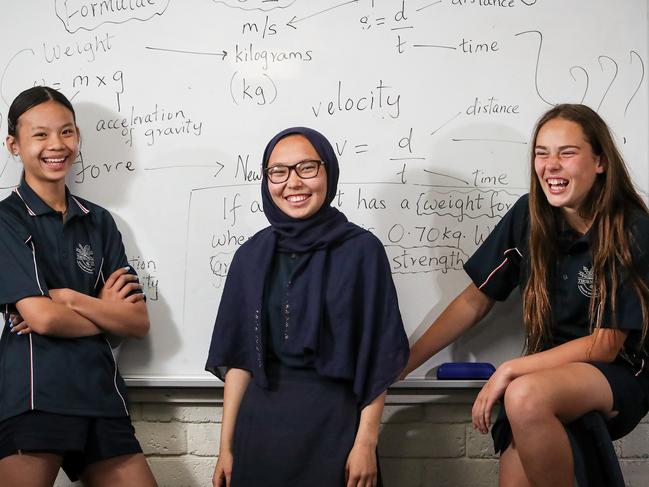 18/9/2020Thornlie Senior High School students, Nguyen Nguyen (12) , Sabira Faiyazi (13) and Mia Sutton (13) at physics Pic Colin Murty the Australian