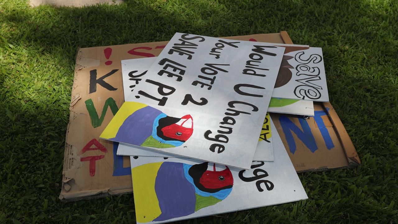 Save Lee Point signs. Picture: Zizi Averill