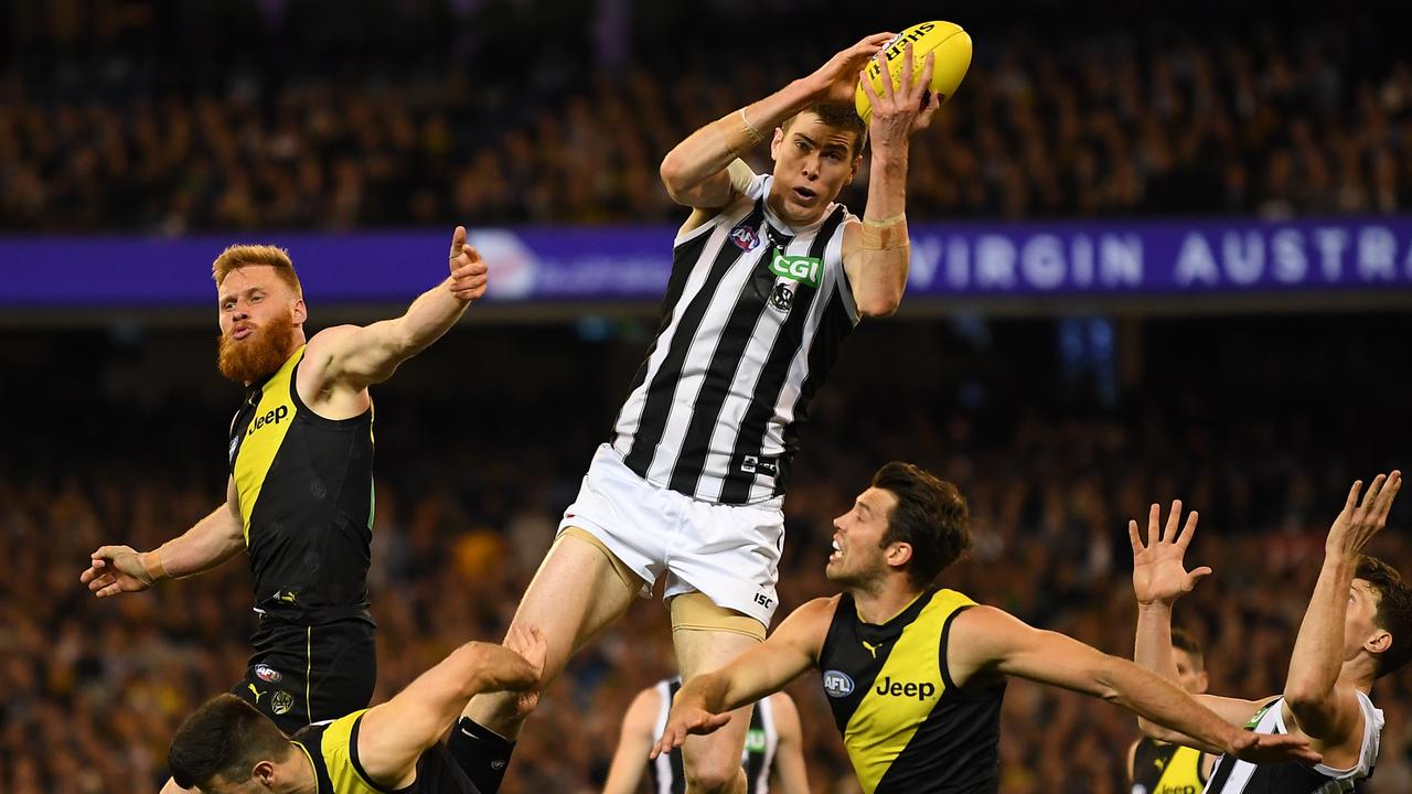 Cox’ 2018 preliminary final performance against the Tigers is etched into football folklore. (AAP Image/Julian Smith)