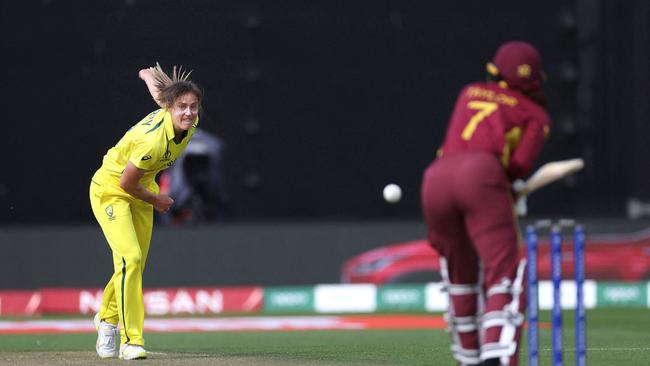 Ellyse Perry may not bowl if fir for the semi-final. Picture: Marty Melville / AFP