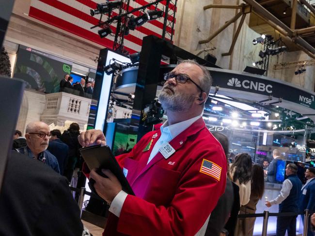 NEW YORK, NEW YORK - DECEMBER 18: Traders work on the New York Stock Exchange (NYSE) floor on December 18, 2024 in New York City. The Dow was up almost 200 points in morning trading before the Federal Reserve holds its meeting today on interest rates.   Spencer Platt/Getty Images/AFP (Photo by SPENCER PLATT / GETTY IMAGES NORTH AMERICA / Getty Images via AFP)