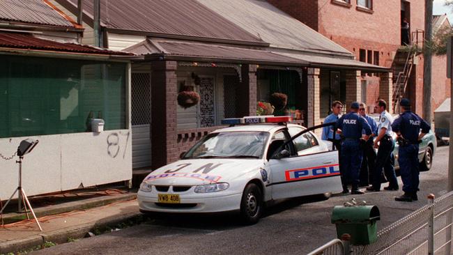 Police outside house at Doran St, Carrington, Newcastle where the bodies of two women were discovered on May 17 2000 in a double murder scene, Susan Kay and Joanne Teterin are believed to have been bludgeoned to death. Picture: Robert McKell.