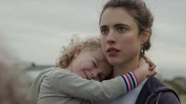 Margaret Qualley as Alex and Rylea Nevaeh Whittet as her daughter Maddy in Maid.