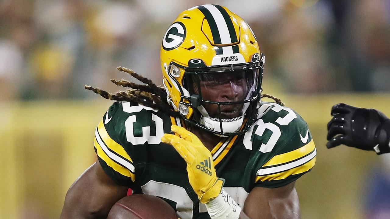 Aaron Jones kers runs against the Detroit Lions.