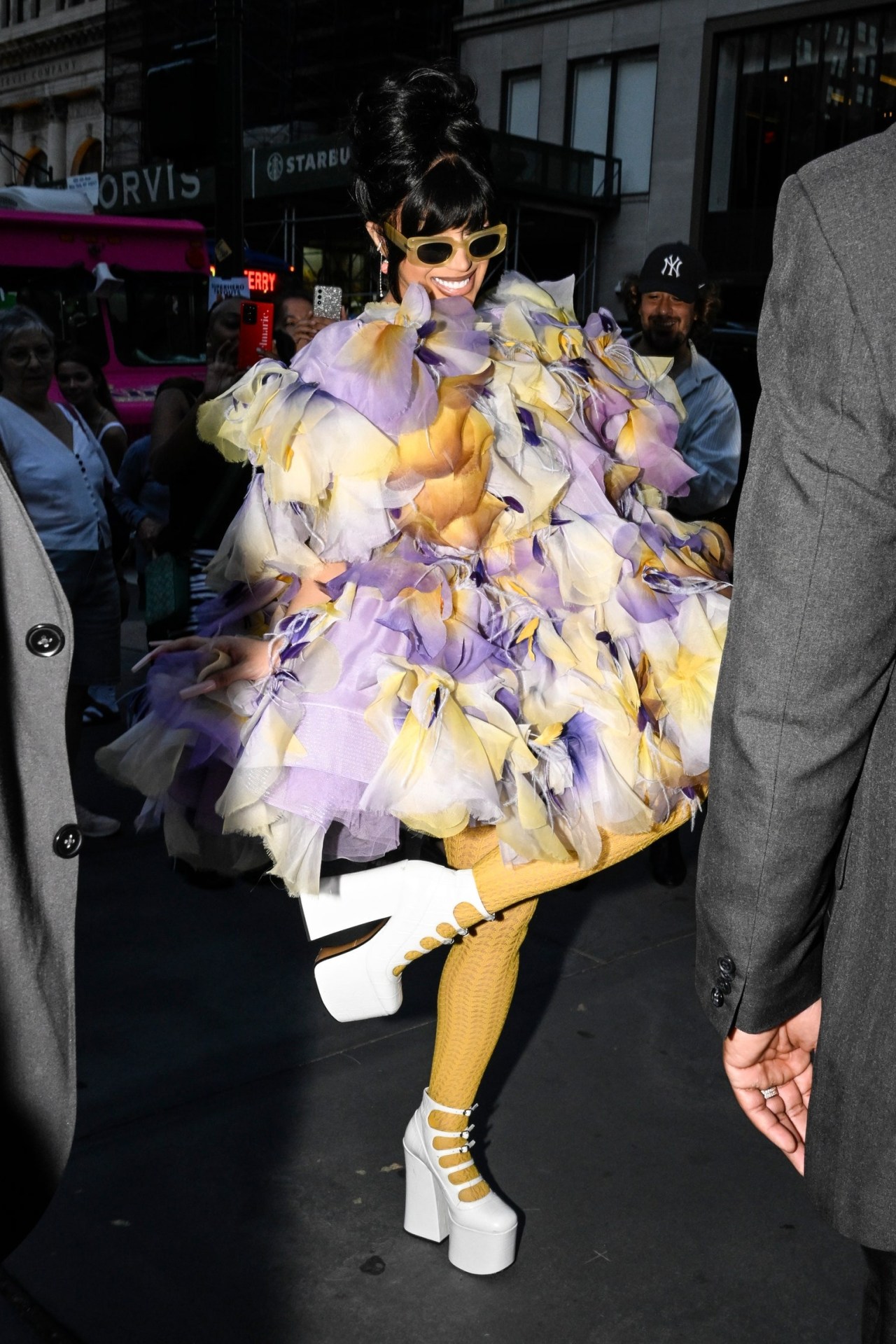 Cardi B was in full bloom at Marc Jacobs - Vogue Australia