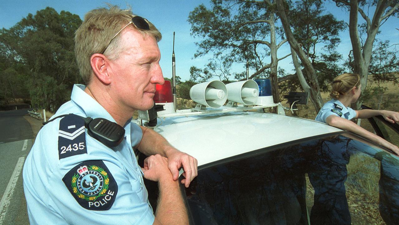 SA police officers Probationary Constable Kasey Ward and Senior Constable Derrick McManus from Holden Hill patrolling along Gumeracha to Birdwood Road checking for problems during high risk bushfire weather 19 Jan 2003.