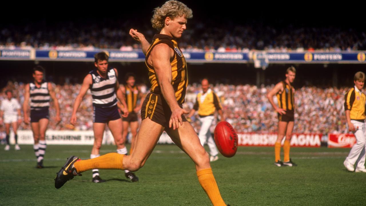 Dermott Brereton kicks for goal during the 1989 AFL Grand Final.