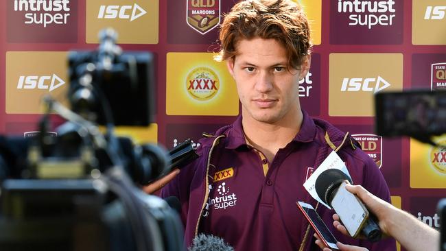 Ponga is the centre of attention for Queensland. (AAP Image/Darren England)