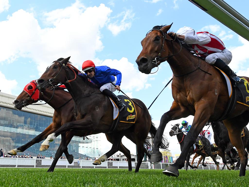 Flit leads the field to the line to win the Schweppes Thousand Guineas. (Photo by Quinn Rooney/Getty Images)