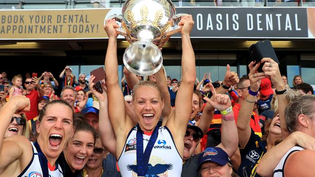 Erin Phillips with the AFLW premiership trophy. Picture: Adam Head