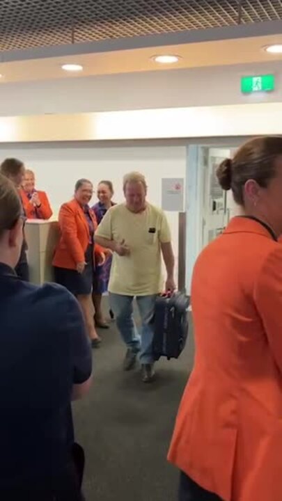 Jetstar crew praise Avalon hero: ‘Brave’ Barry