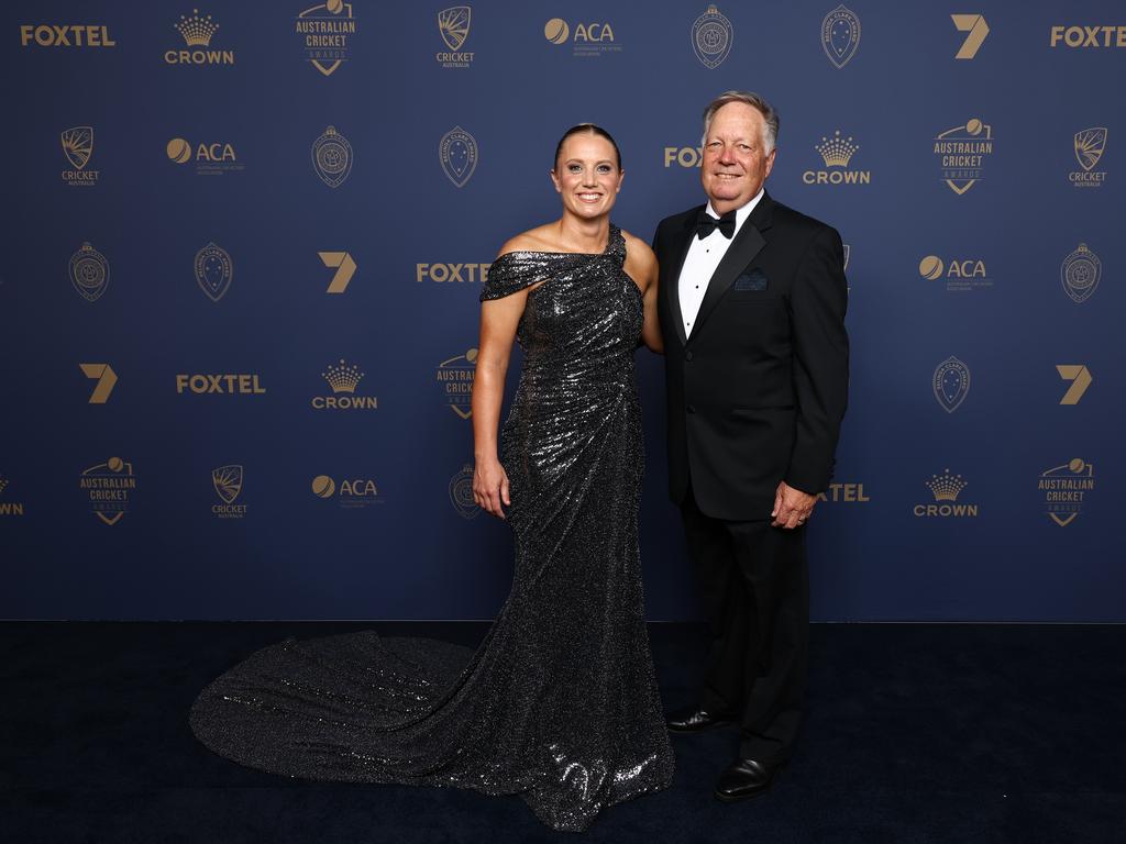 Alyssa and dad Greg Healy on the blue carpet ahead of the awards. Photo by Graham Denholm/Getty Images for Cricket Australia