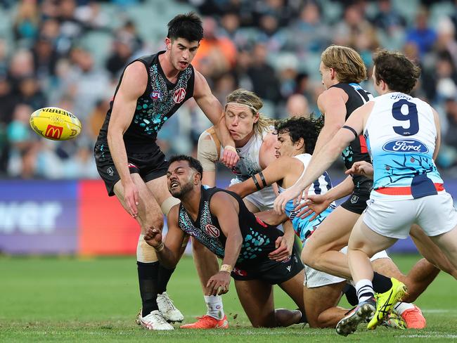 Willie Rioli fires out a handpass in his return from suspension. Picture: Sarah Reed/AFL Photos