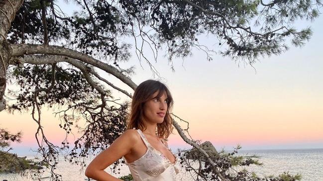 Jeanne Damas shows off her baby bump. Image: Instagram.