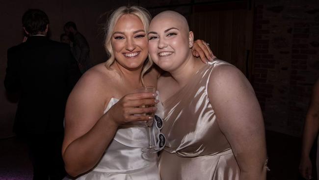 Chelsea O'Neill with her sister Shannon Colbourne. Picture: Supplied