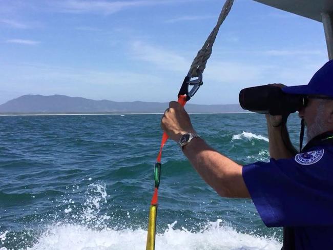 Marine Rescue volunteers search for missing men off Nambucca.