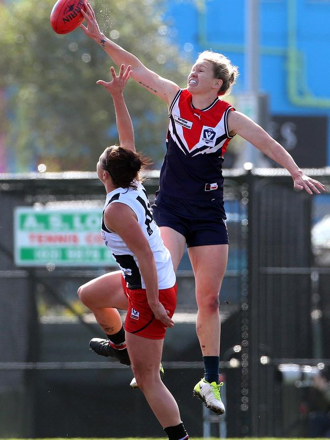 Darebin’s Aasta O'Connor wins a ruck contest against St Kilda’s Jenna Colwell. Picture: Hamish Blair