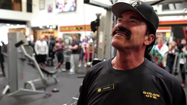 Schwarzenegger goes undercover at Gold's Gym