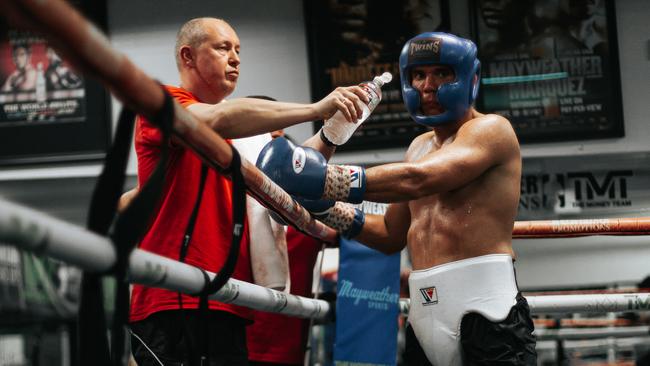 Tszyu receives water from trainer Igor Golubev during a gruelling training session in the Las Vegas heat. Picture: No Limit Boxing