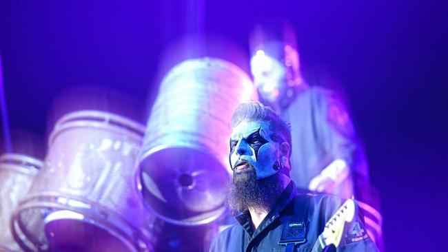 Slipknot's Jim Root at the Brisbane Entertainment Centre performing on their headline tour for The Grey Chapter. Picture: Asagai Images